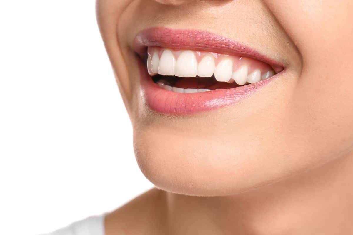 cosmetic dentist in Chandler improves tooth shape and size